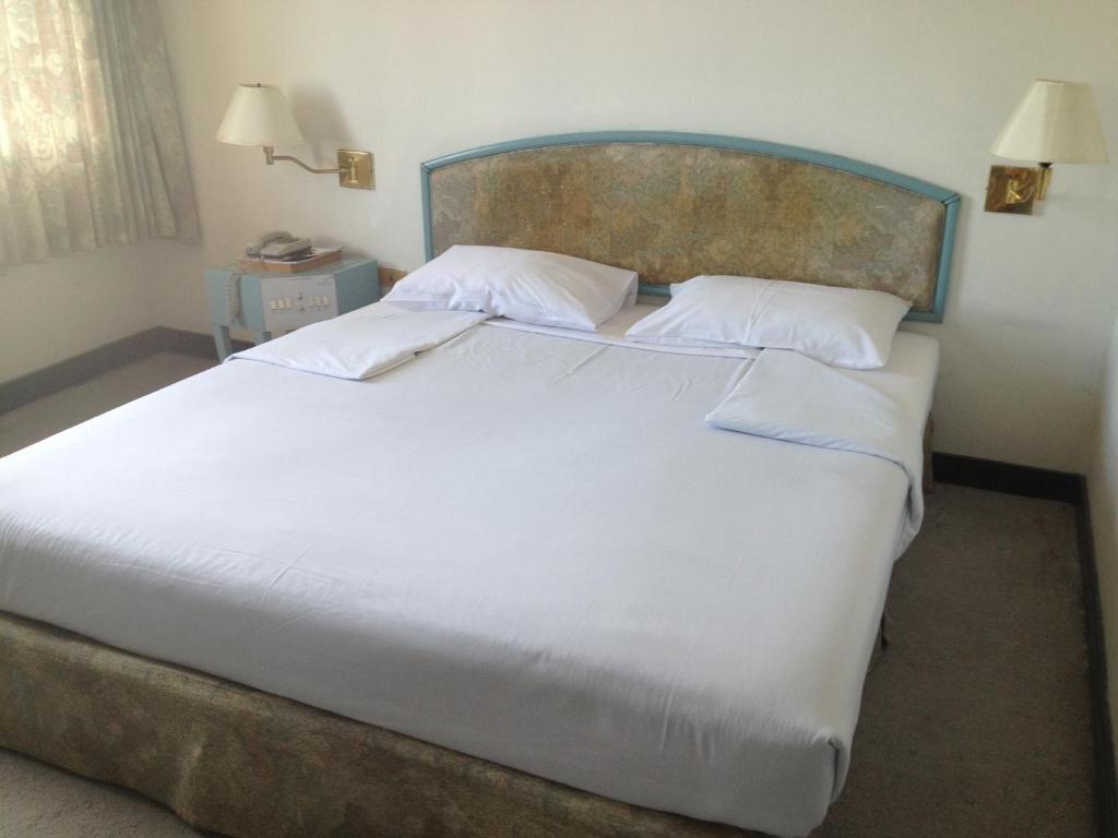 Sinthavee Hotel Phuket Room photo